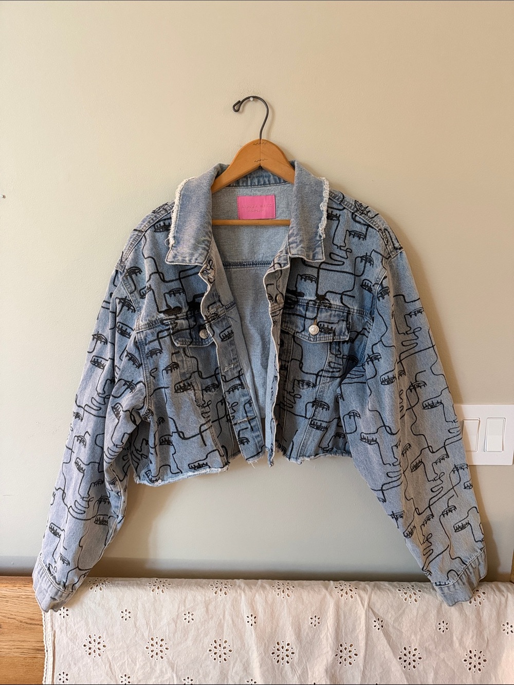AZALEA WANG Light Wash Cropped Denim Jacket with Face Print Size 3x